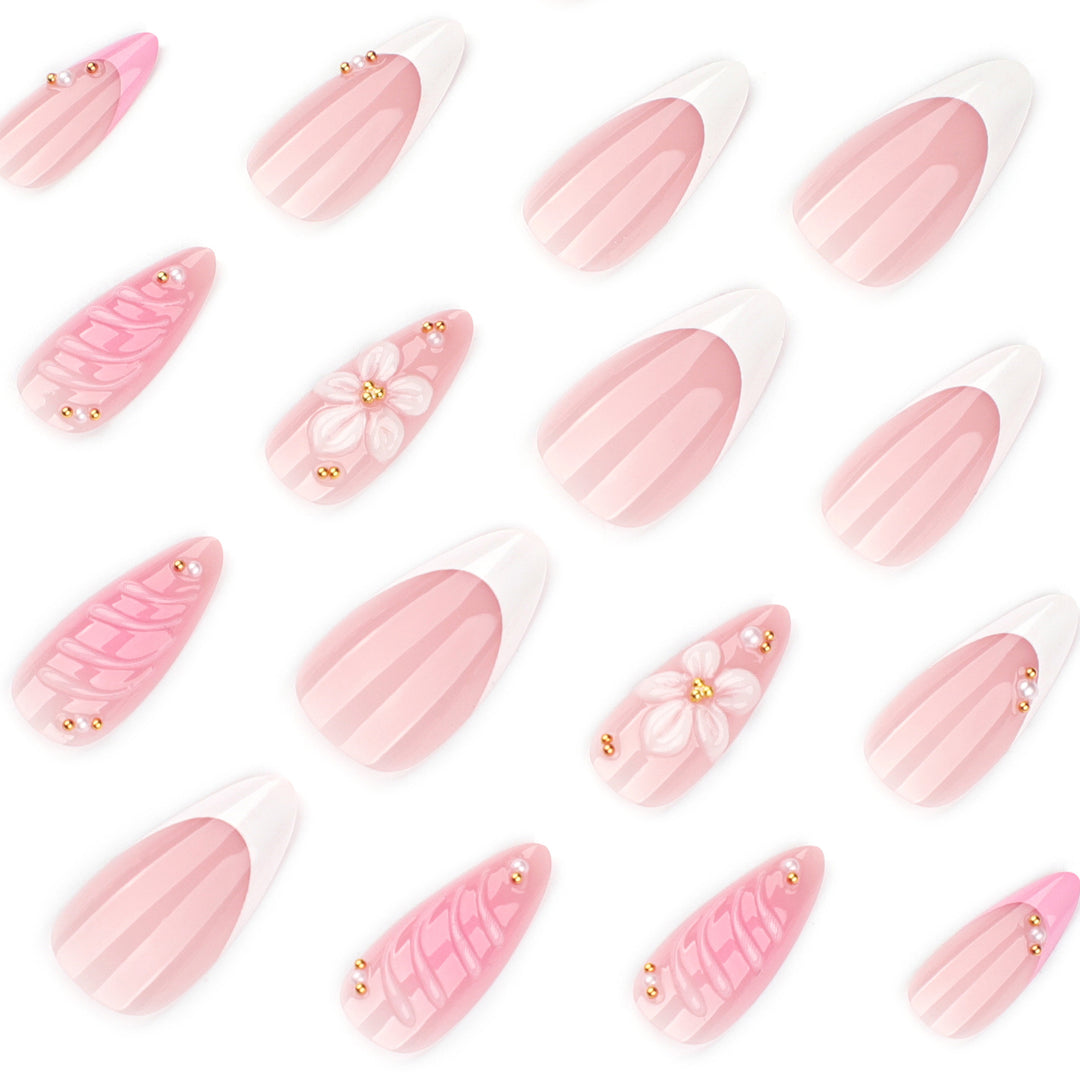 Künstliche Nagelkunst mit Floral-Design und Glitzerakzenten Karnz