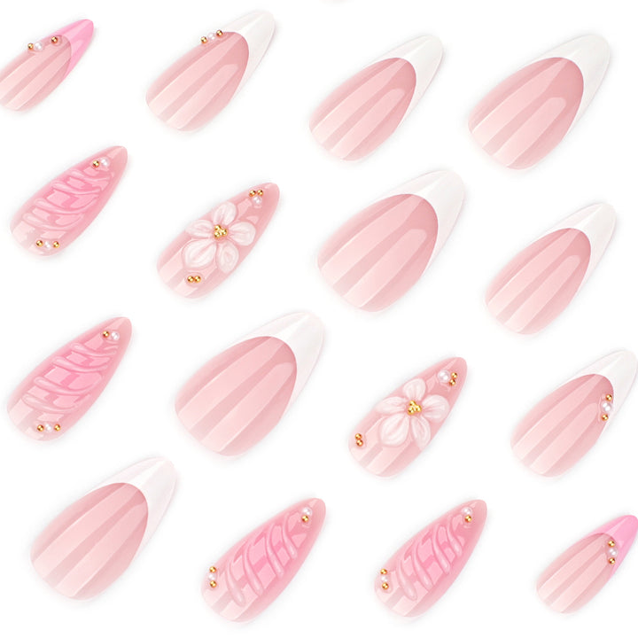Künstliche Nagelkunst mit Floral-Design und Glitzerakzenten Karnz
