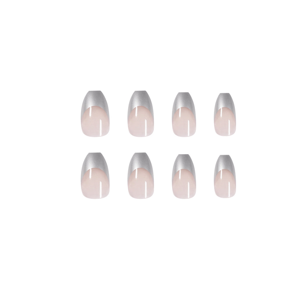 Künstliche Stiletto-Nägel mit Glitzerakzenten und elegantem French-Tip Karnz