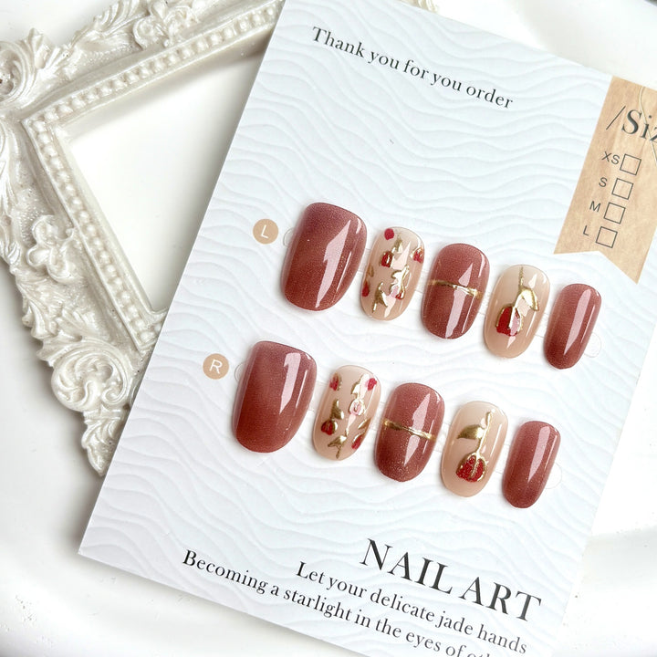 Blumenverziertes Nail Art Press-On Set