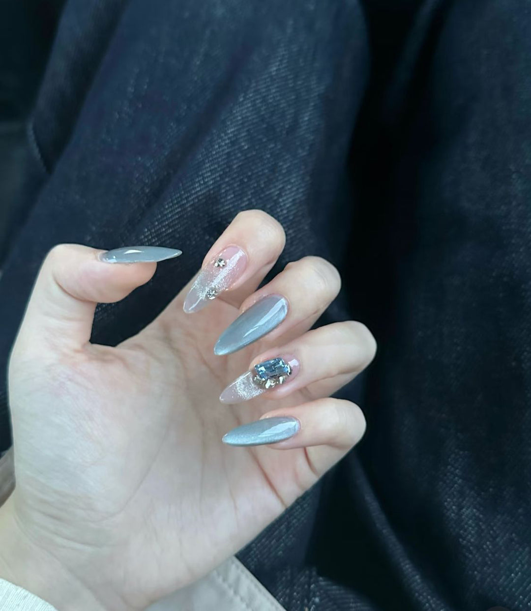 Künstlerisches Herzmuster Nagelkunstverlängerungen Karnz
