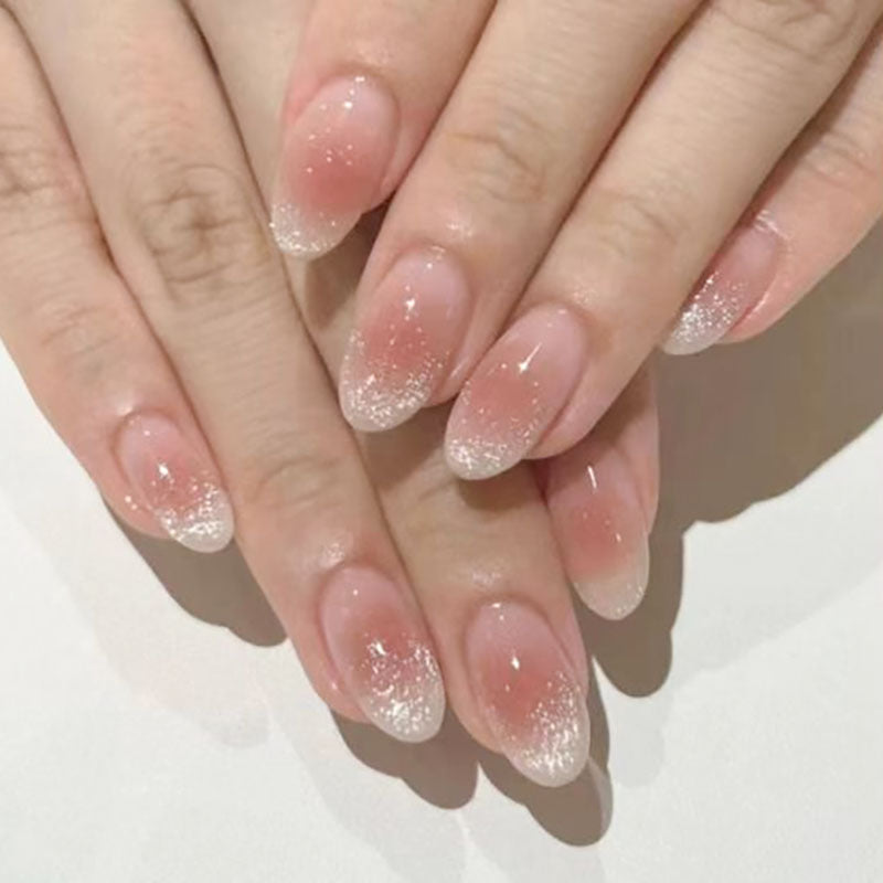 Glänzende französische Tipp-Nagelerweiterungen