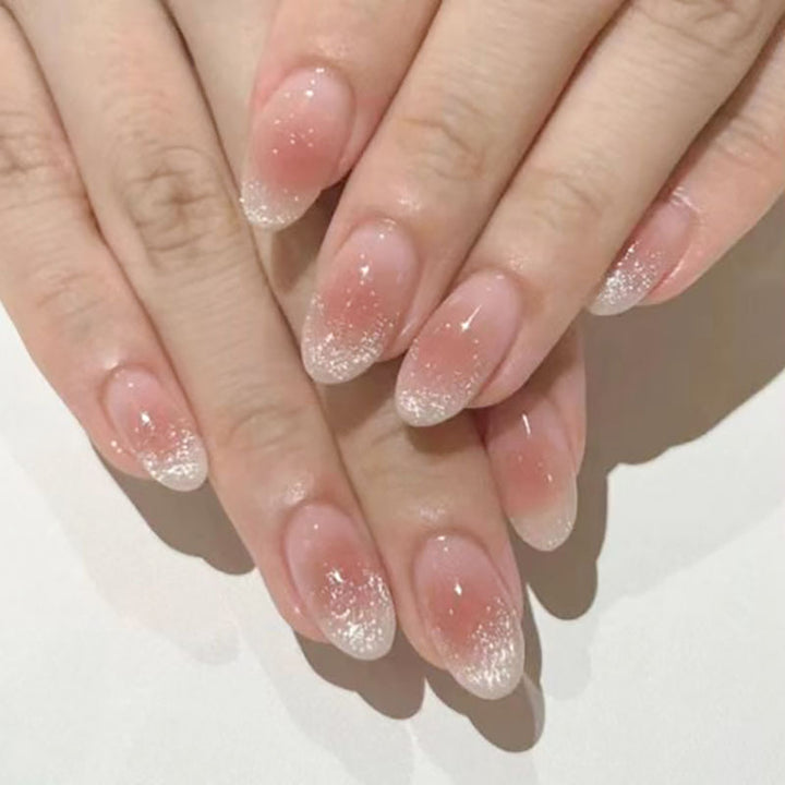 Glänzende französische Tipp-Nagelerweiterungen