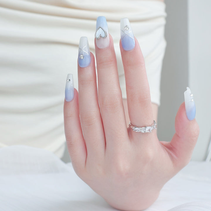 Luxus Ombré Press-On Nagelkunst Set mit Herz- und Edelsteinakzenten