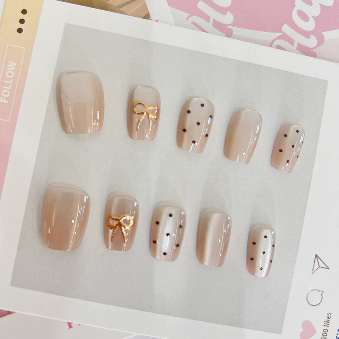 Künstliche Nagelspitzen mit eleganten Schleifenmotiven Karnz