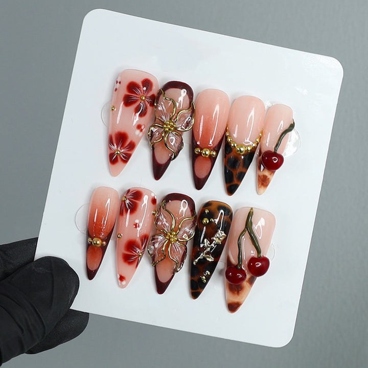 Künstlerisches dekoratives Press-On Nagelset Karnz