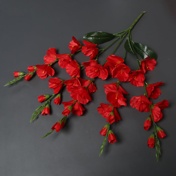 Lebensechte dekorative Blumenstrauß