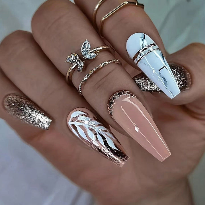 Dekorative Glitzer-Nagelspitzen Karnz