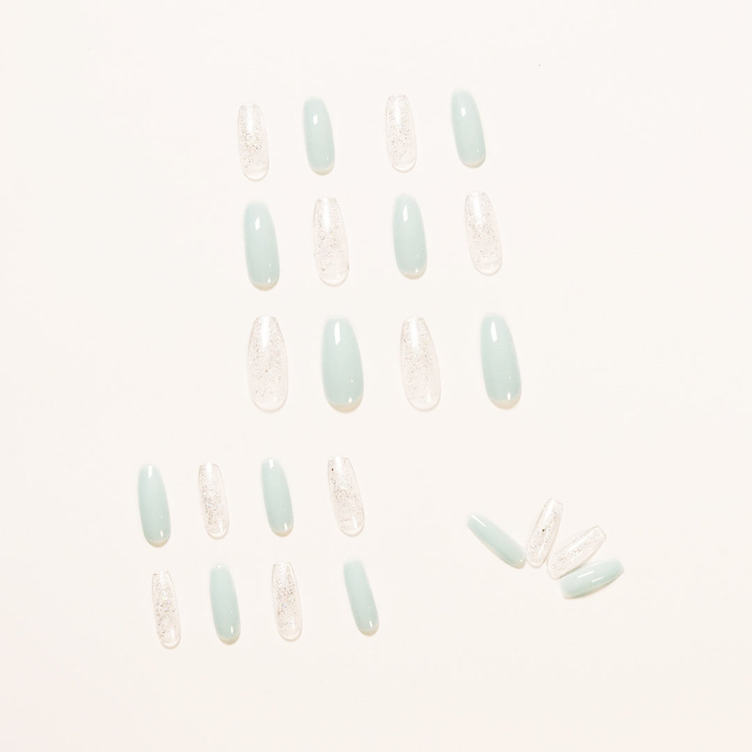 Elegante Nagelkunst mit glamourösen Effekten Karnz