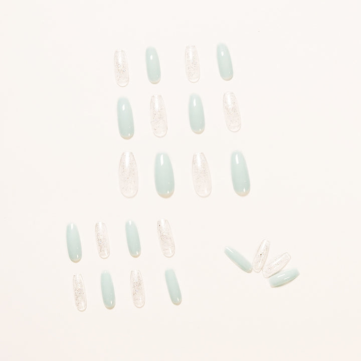 Elegante Nagelkunst mit glamourösen Effekten Karnz