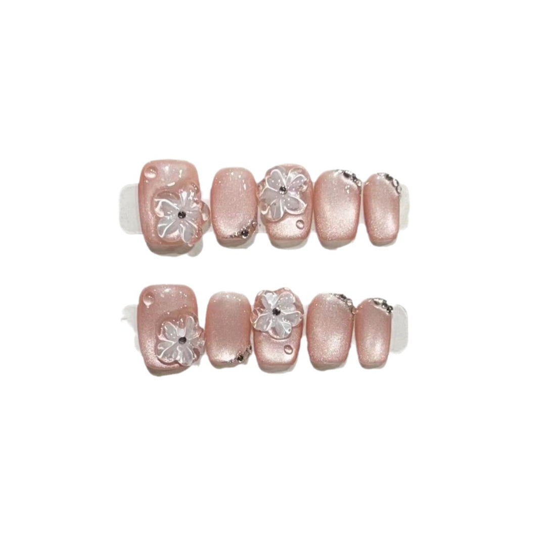 Blumenverziertes Press-On-Nageldesign-Set
