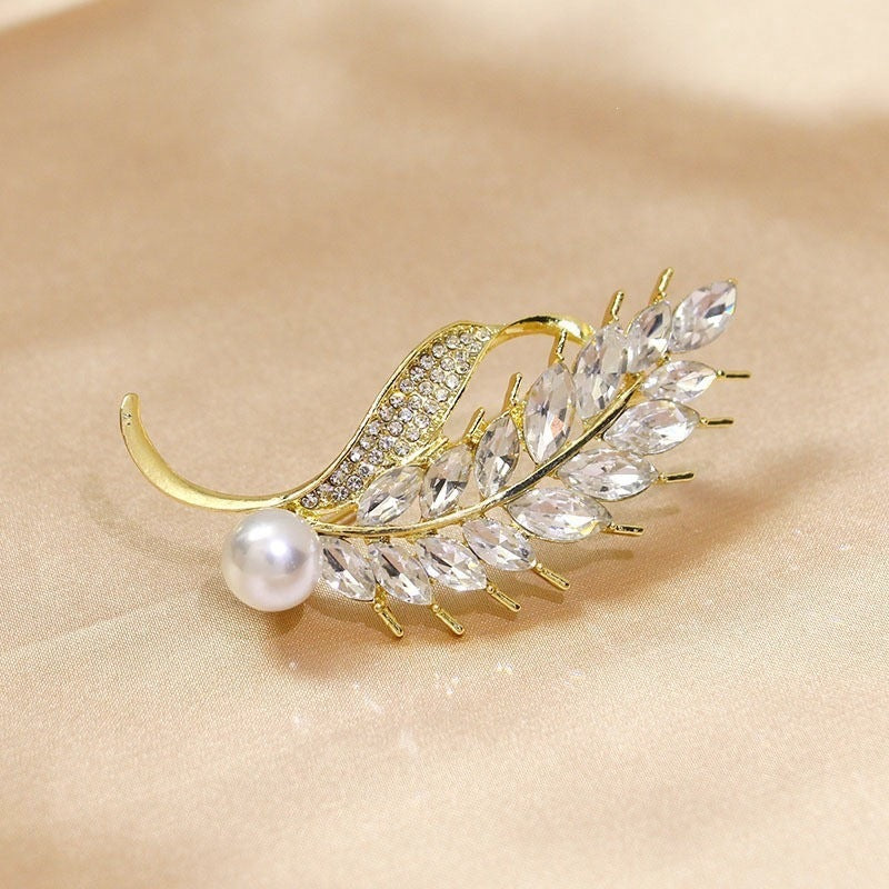 Elegante Brosche mit Glitzerstein und Perle Karnz
