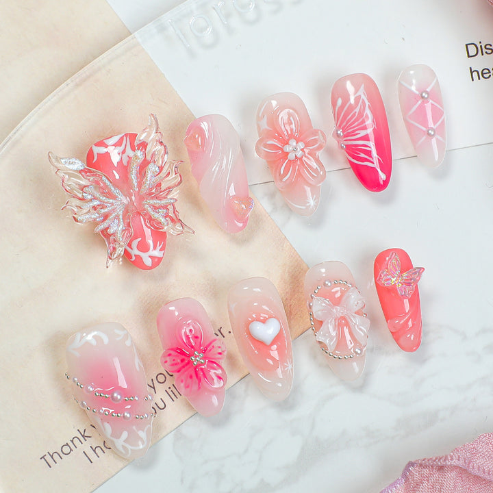 Kreatives Druck-Nagelset mit floralen Designs und dekorativen Akzenten Karnz