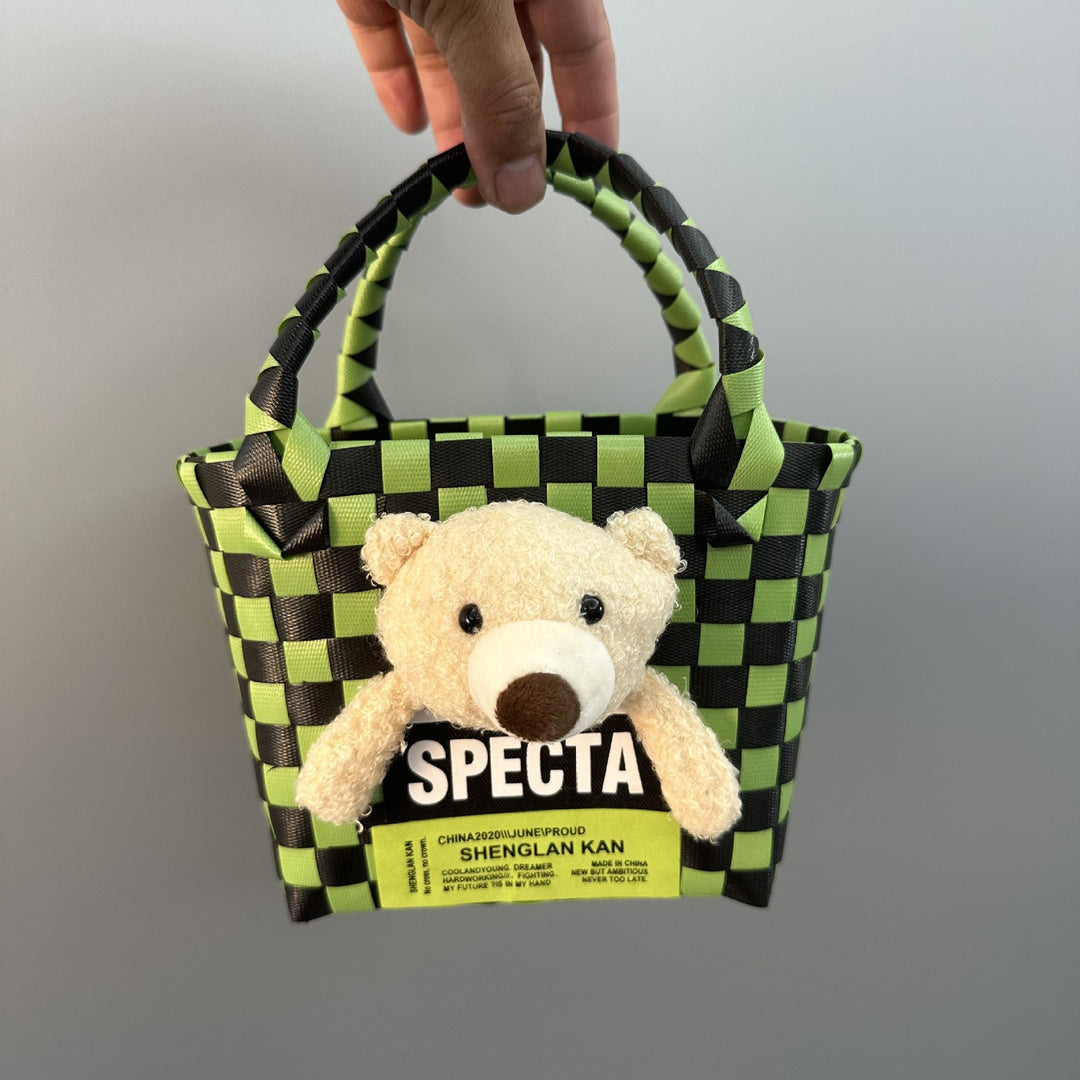 Verspielte und Bunte Korbtasche Karnz