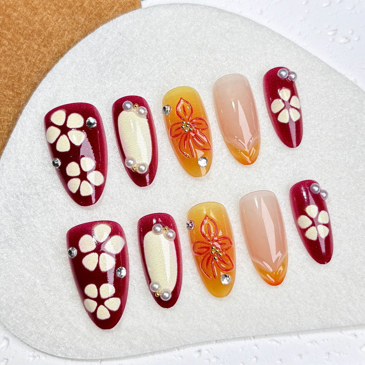 Elegantes Press-On-Nagelkunst-Set mit floralen und Juwel-Akzenten