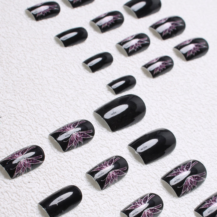 Künstlerisches Press-On Nail Design Karnz
