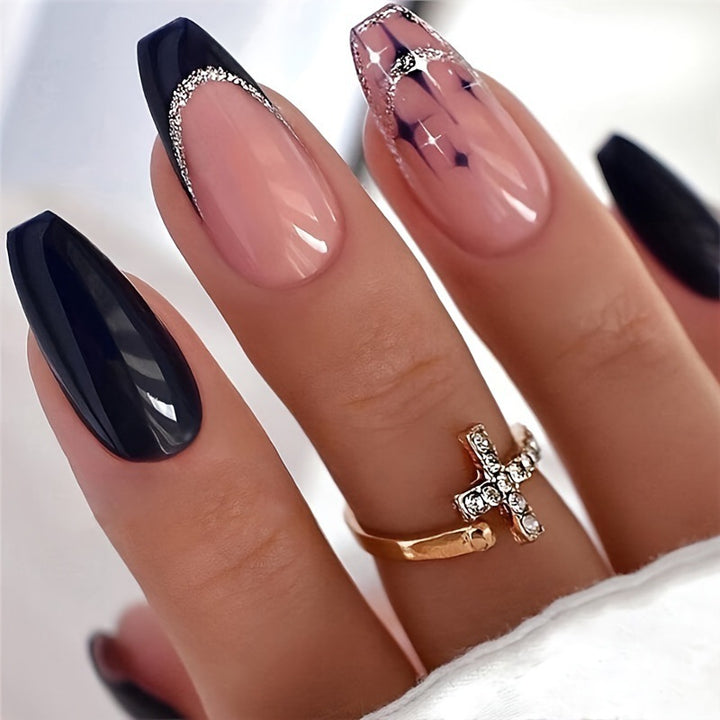 Elegantes, mit Strass verziertes Press-On-Nageldesign