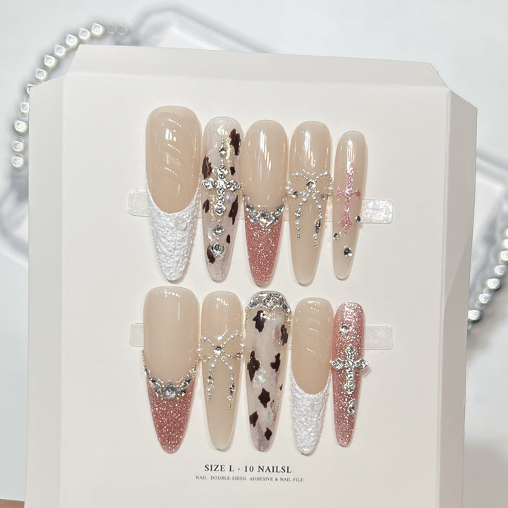 Dekorativer langer Stiletto Press-On-Nagelsatz