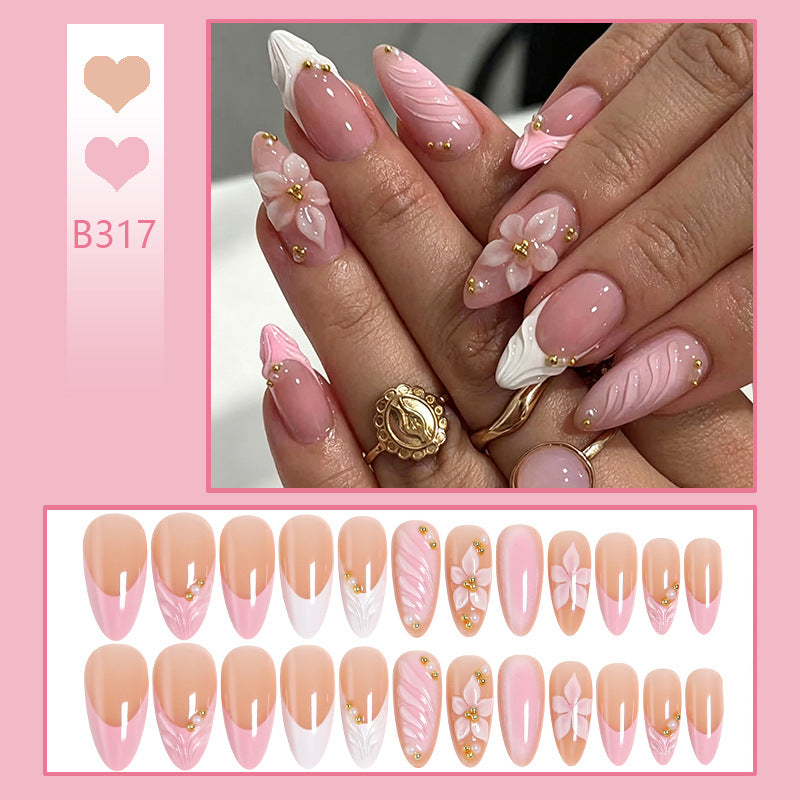 Kunstnagelset mit filigranen floralem Design und elegantem Glitzer Karnz