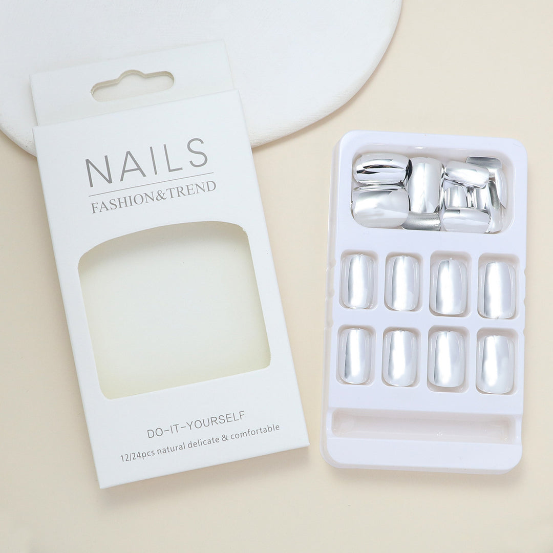 DIY Press-On Nail Set mit elegantem natürlichem Finish Karnz