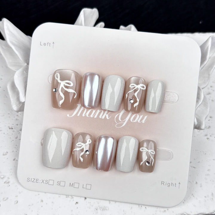 Elegantes Press-On Nagelkunstset mit Schleifenakzenten