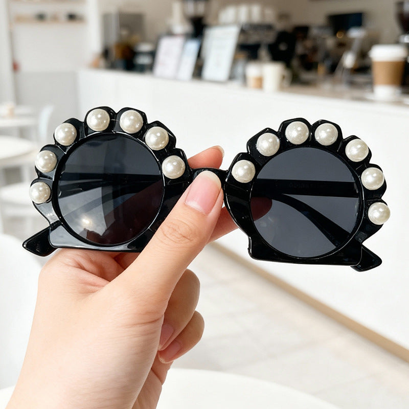 Perlenakzentuierte, von Vintage inspirierte Sonnenbrille Karnz
