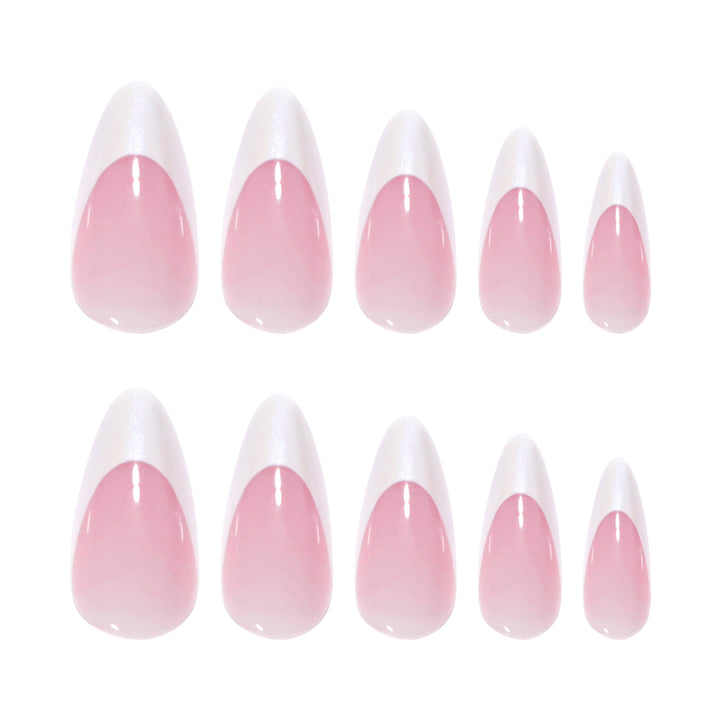 Kunstvolle Stiletto-Nägel mit elegantem Farbverlauf Karnz