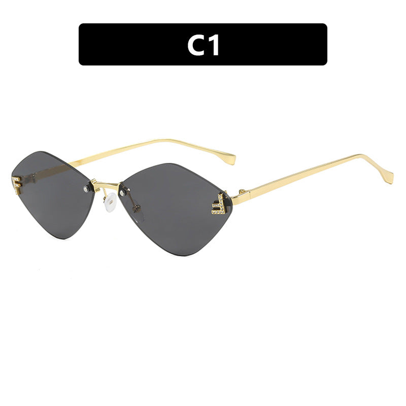 Damen geometrische Sonnenbrille im extravaganten Design mit gradienten Gläsern Karnz