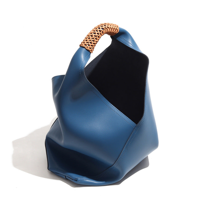 Skulpturaler weicher Leder Slouch Hobo Tote mit geflochtenem oberen Griff