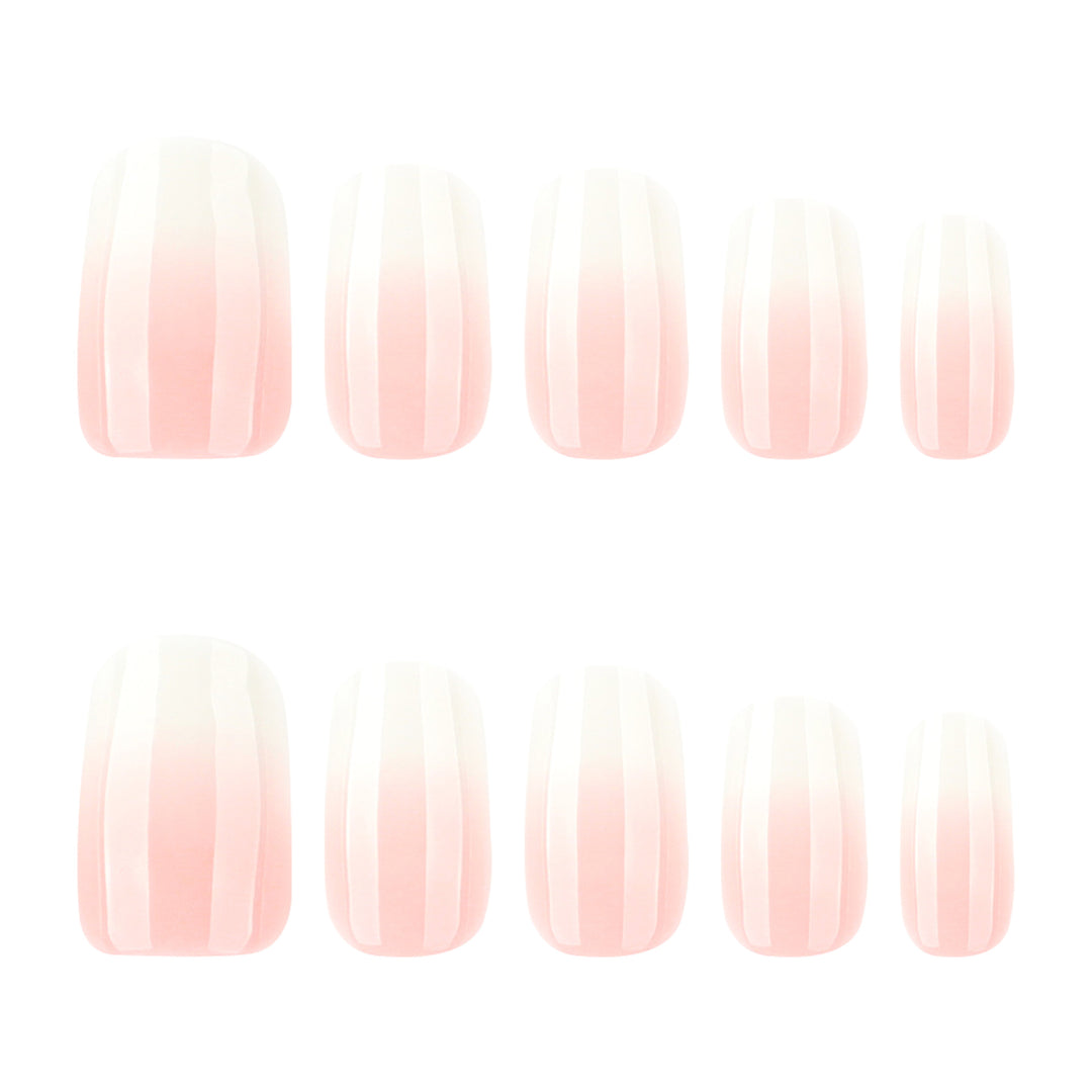 Kunstvolle Nagelverlängerungen mit elegantem Farbverlauf Karnz