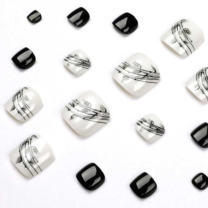 Kunstvolle Fußnagelkunst im eleganten Schwarz-Weiß-Design Karnz