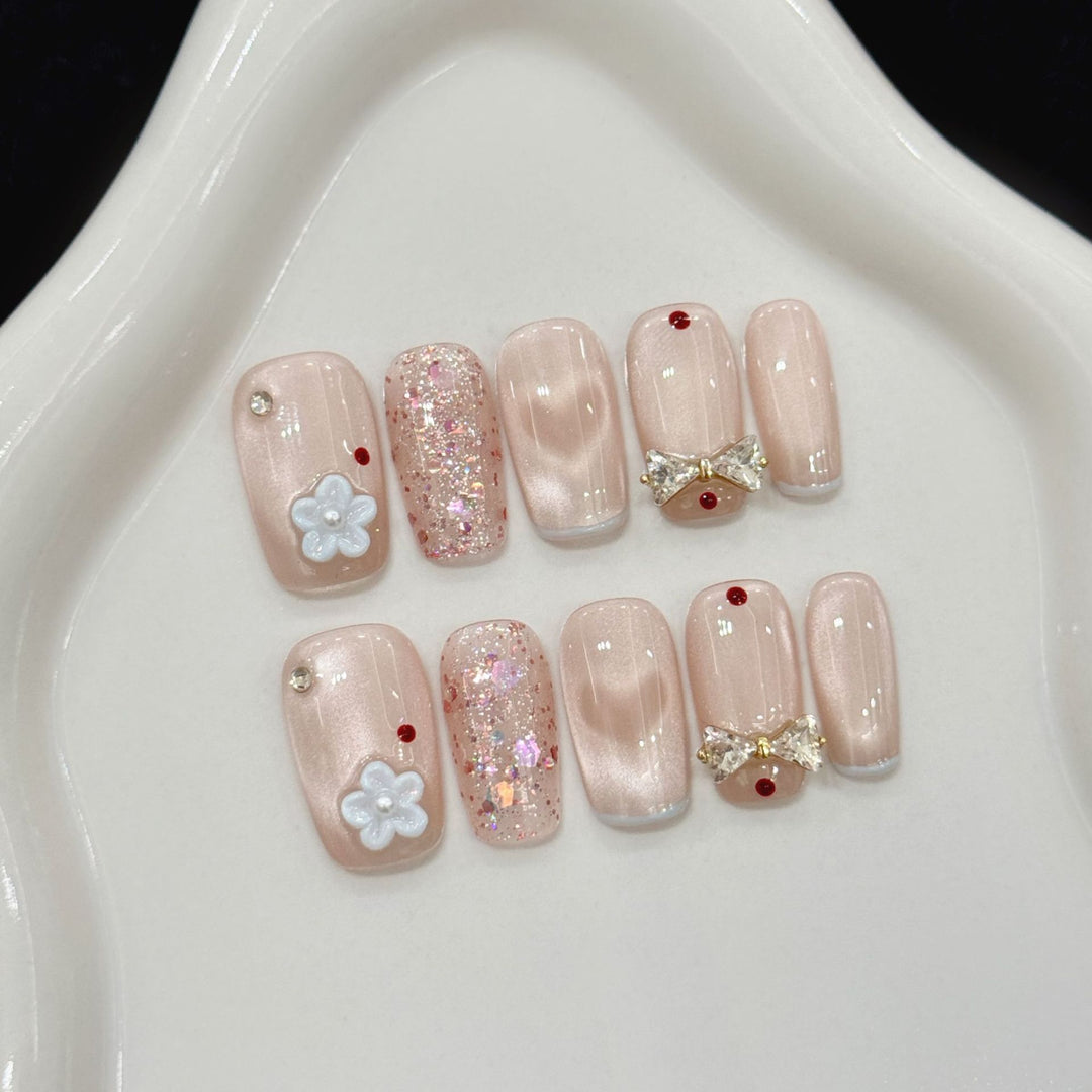 Dekoratives Press-On Nagelkunst-Set mit Glitzer und Schleifenakzenten