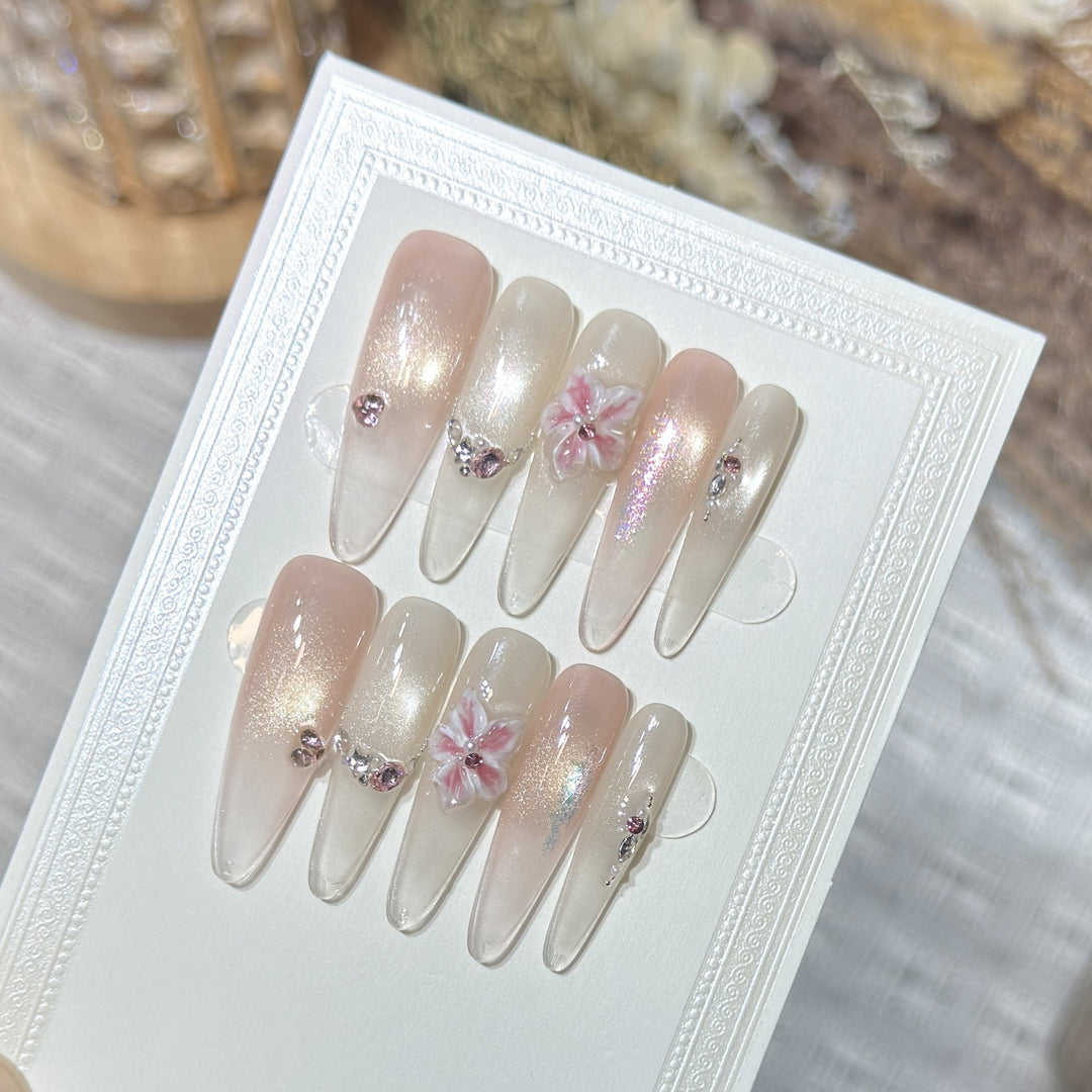 Künstlerisches Floral-Akzent Press-On Nagelset Karnz