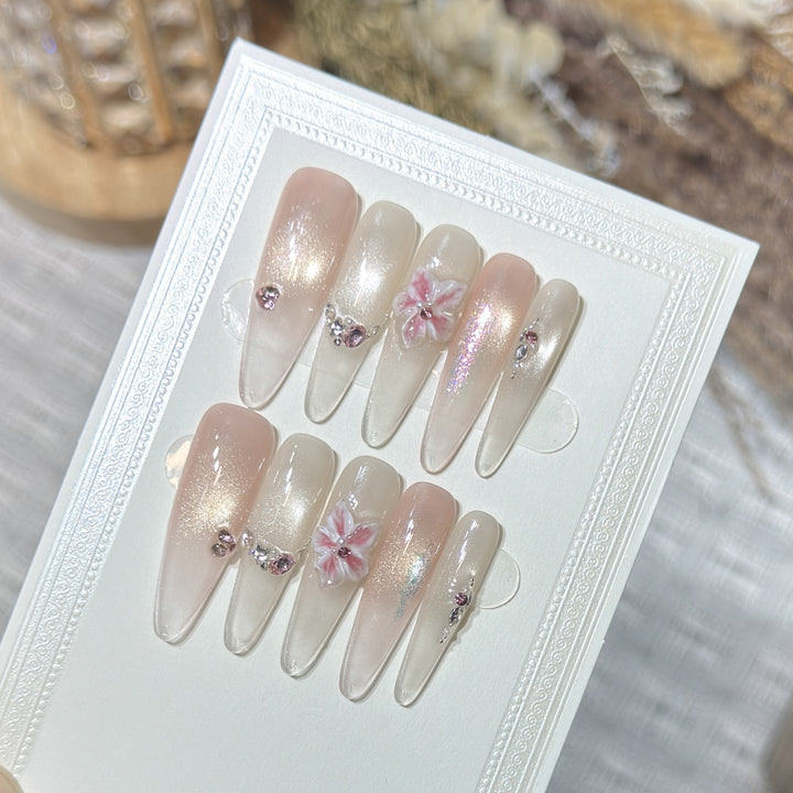 Künstlerisches Floral-Akzent Press-On Nagelset Karnz