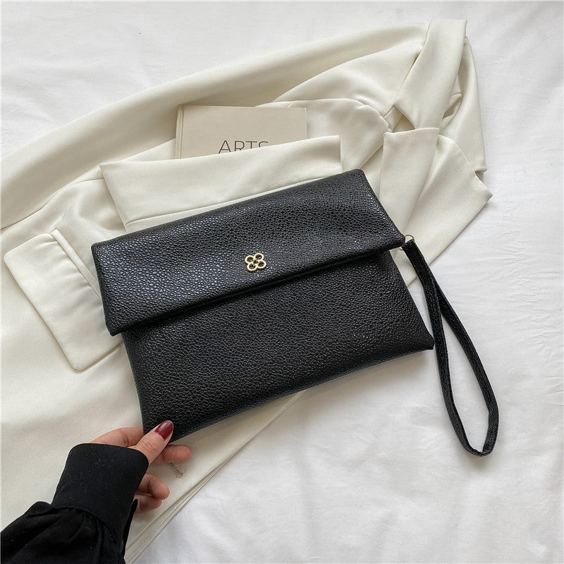 Elegante Texturierte Handgelenk-Clutch Karnz