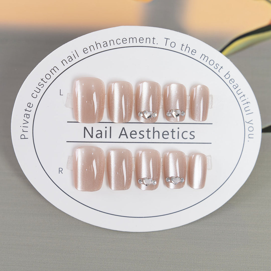 Dekorativer Press-On-Nagelset mit Strass-Akzenten
