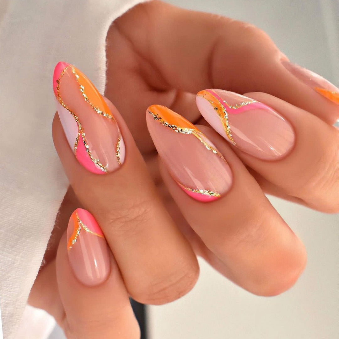 Kreatives Kunstnagelset mit Leopardenmuster und Glitzerakzenten Karnz