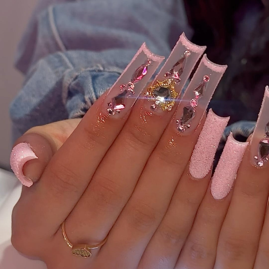 Glamouröse mit Strass verzierte Nagelverlängerungen Karnz