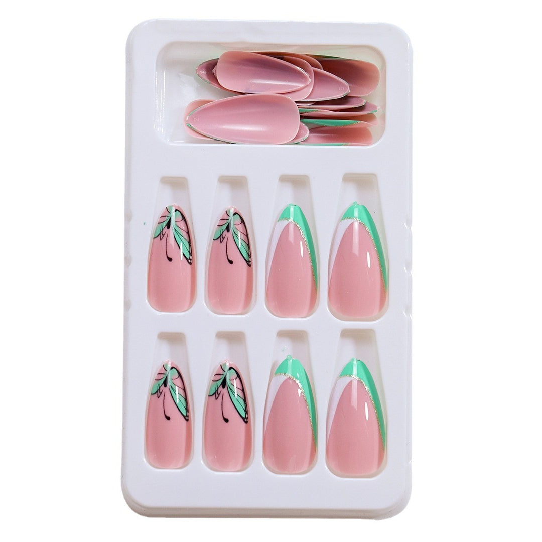 Kreatives Press-On Nageldesign Karnz