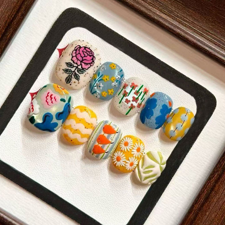 Künstlerisches Blumen- und naturinspiriertes Nageldesign-Set Karnz