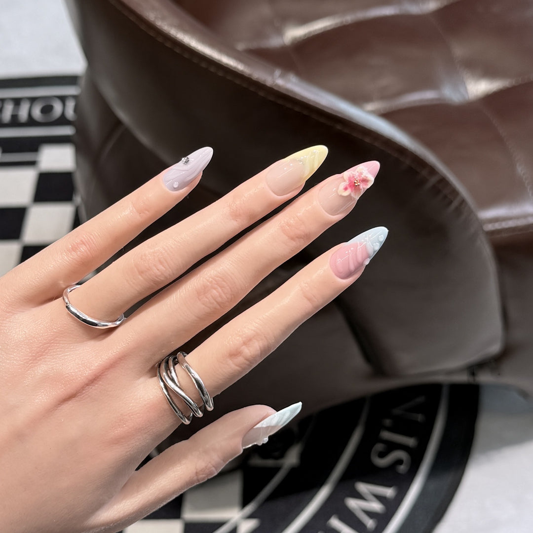 Künstlerisches Floral Stiletto Press-On Nagel Set Karnz