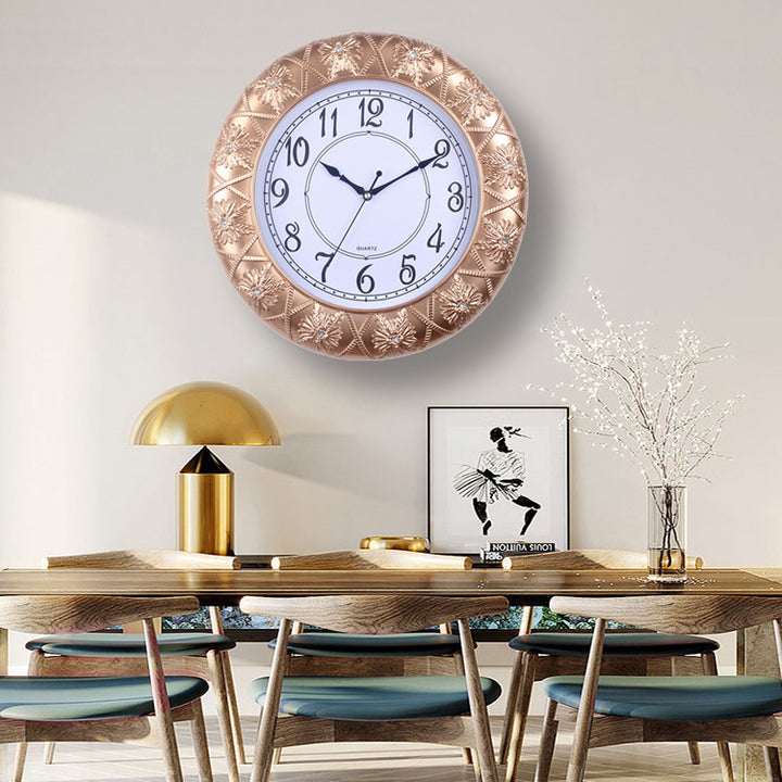 Elegante Wanduhr mit Filigranem Blumendesign Karnz