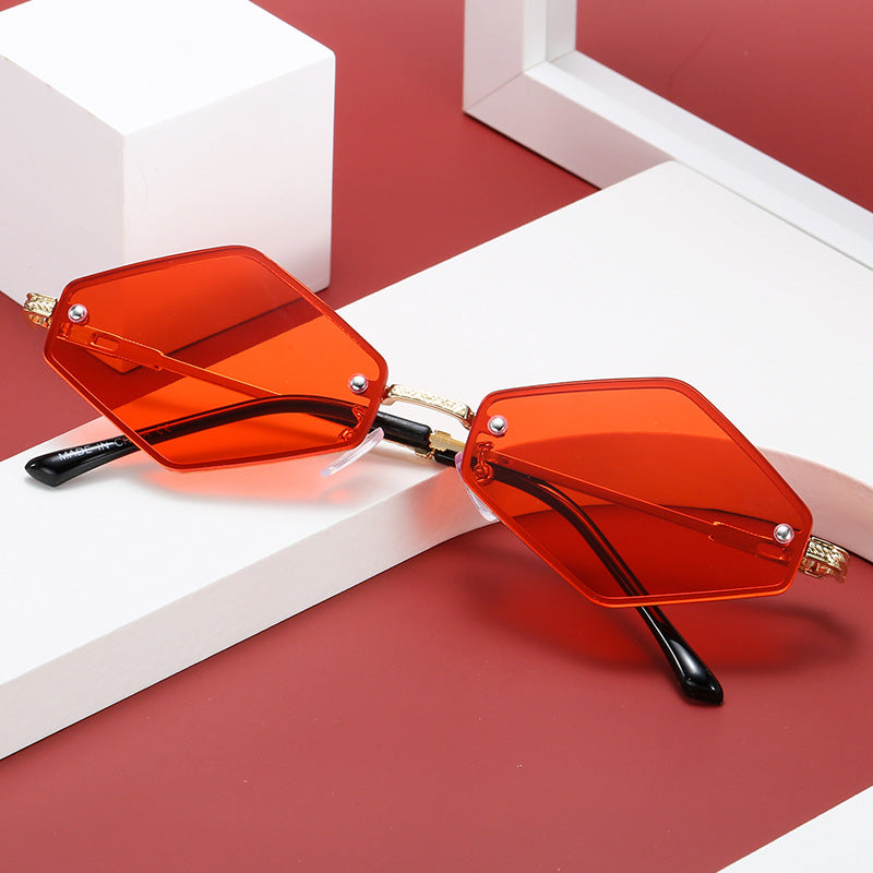 Damen Herzförmige Sonnenbrille im trendigen Design Karnz