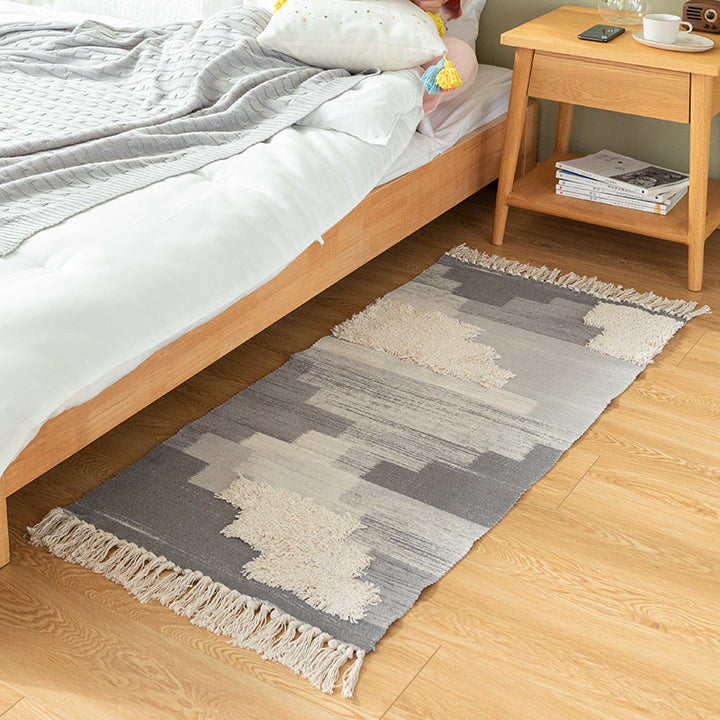 Modern strukturierter Wohnteppich mit partieller Shag-Applikation und abstraktem Strichmuster
