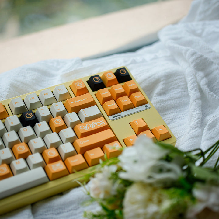 Retro-themed Mechanische Tastatur Karnz