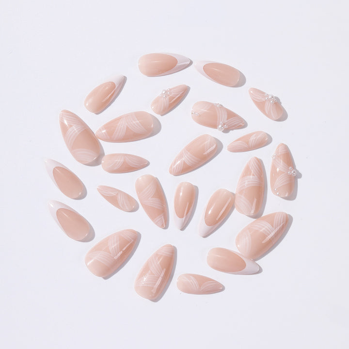 Kreatives Kunstnagelset mit eleganten Spitzen und Glitzerverzierungen Karnz