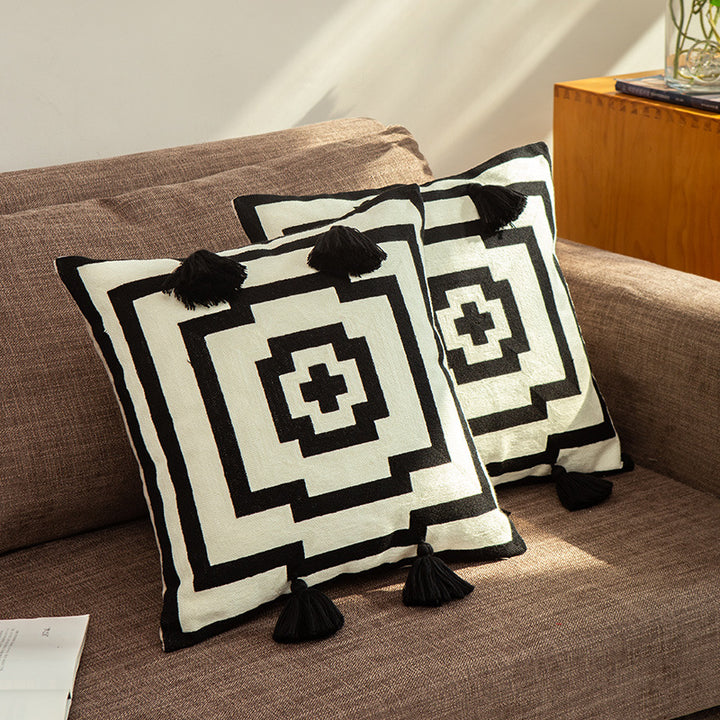 Dekoratives quadratisches Zierkissen mit Jacquard‑Gewebe und dekorativen Quasten Karnz