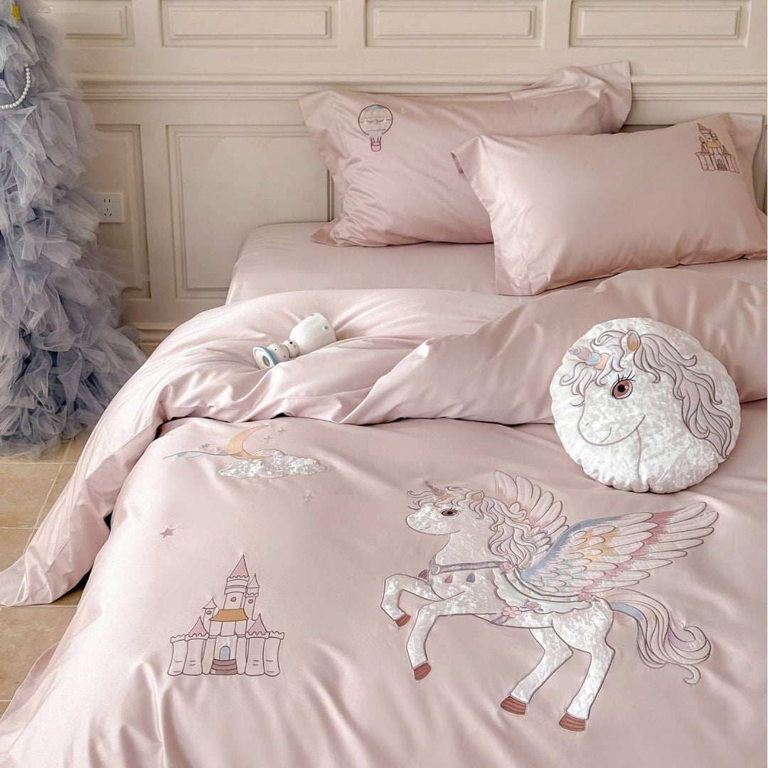 Fantasy Satin Bettbezug Set mit gestickten Pegasus und Schloss Motiven