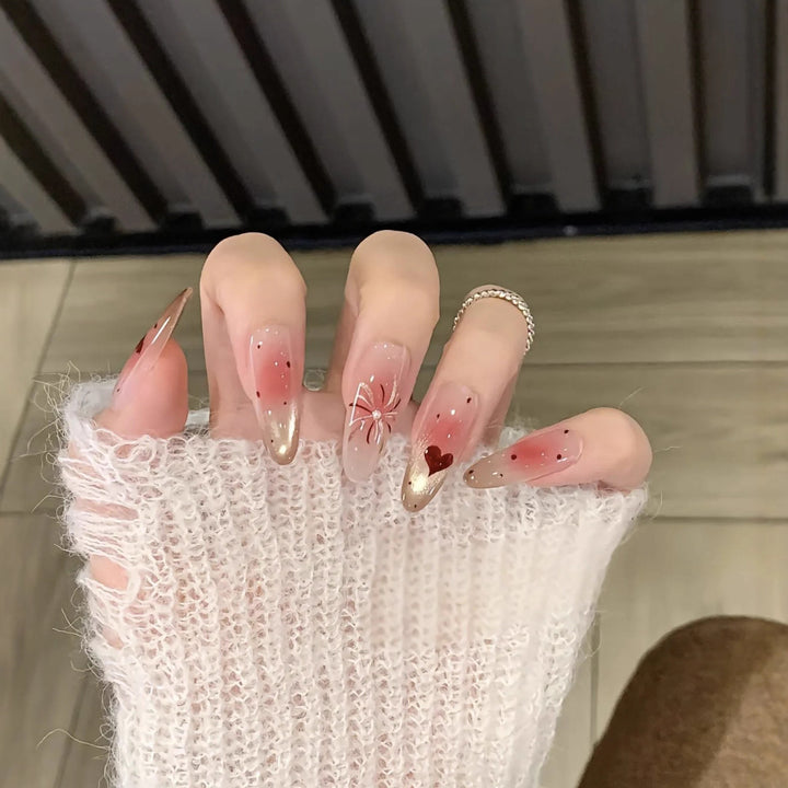 Kunstnägel mit Glamourösem Kristall-Design Karnz