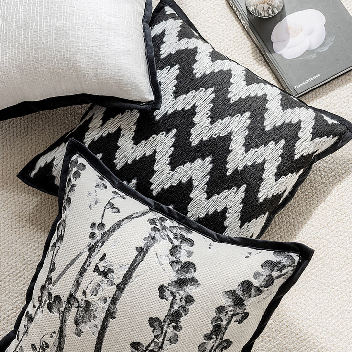Dekoratives Kissen mit floralem Druck